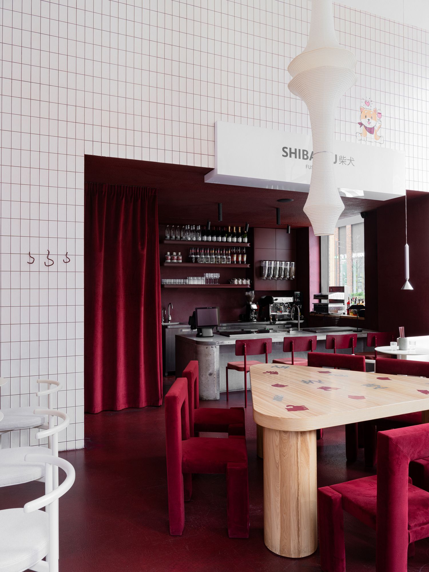Зал и бар Shibainu Fusion Cafe
